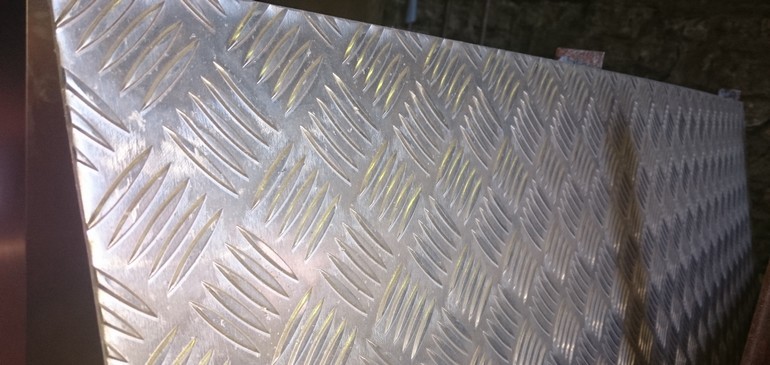 Alumiinium – ümar, leht, rihveldatud leht, toru, nurk